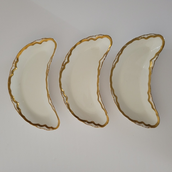 Dining Vintage Porcelain Gold Edged Crescent Shaped Bone Plates